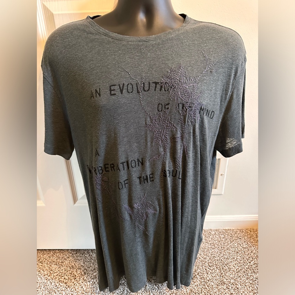 John Varvatos Men’s Tshirt, size large, green